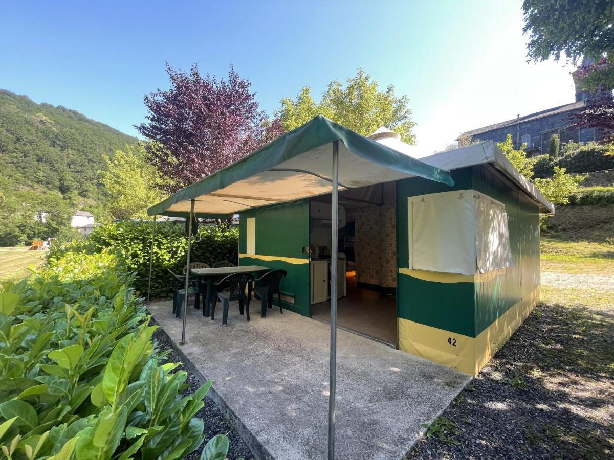Camping Le Jardin: Riverside Nature Retreat Lacaze Exterior photo