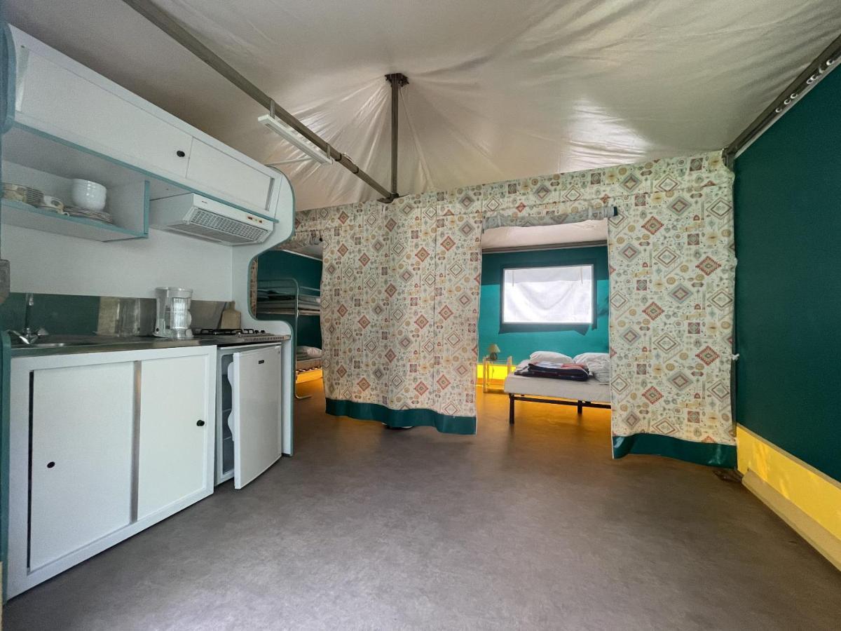 Camping Le Jardin: Riverside Nature Retreat Lacaze Exterior photo