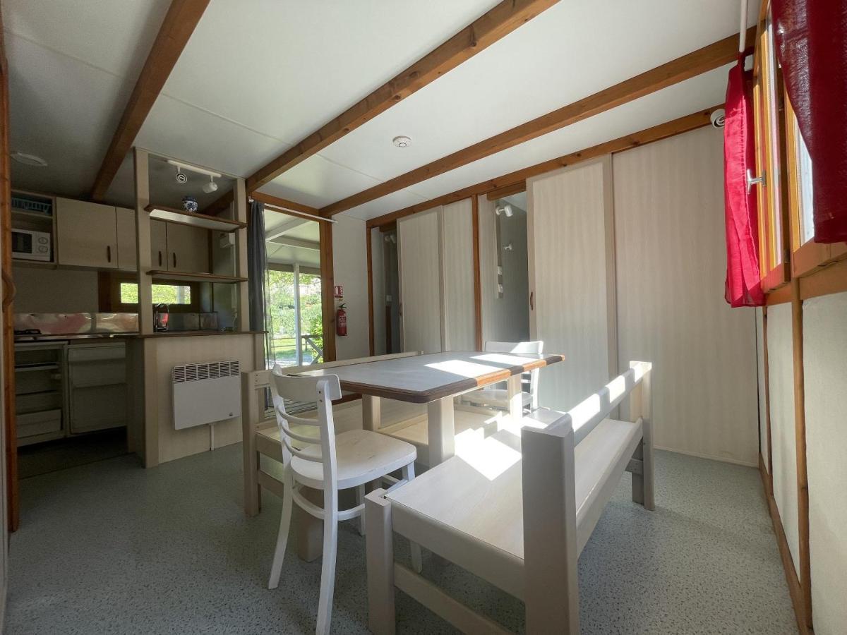Camping Le Jardin: Riverside Nature Retreat Lacaze Exterior photo