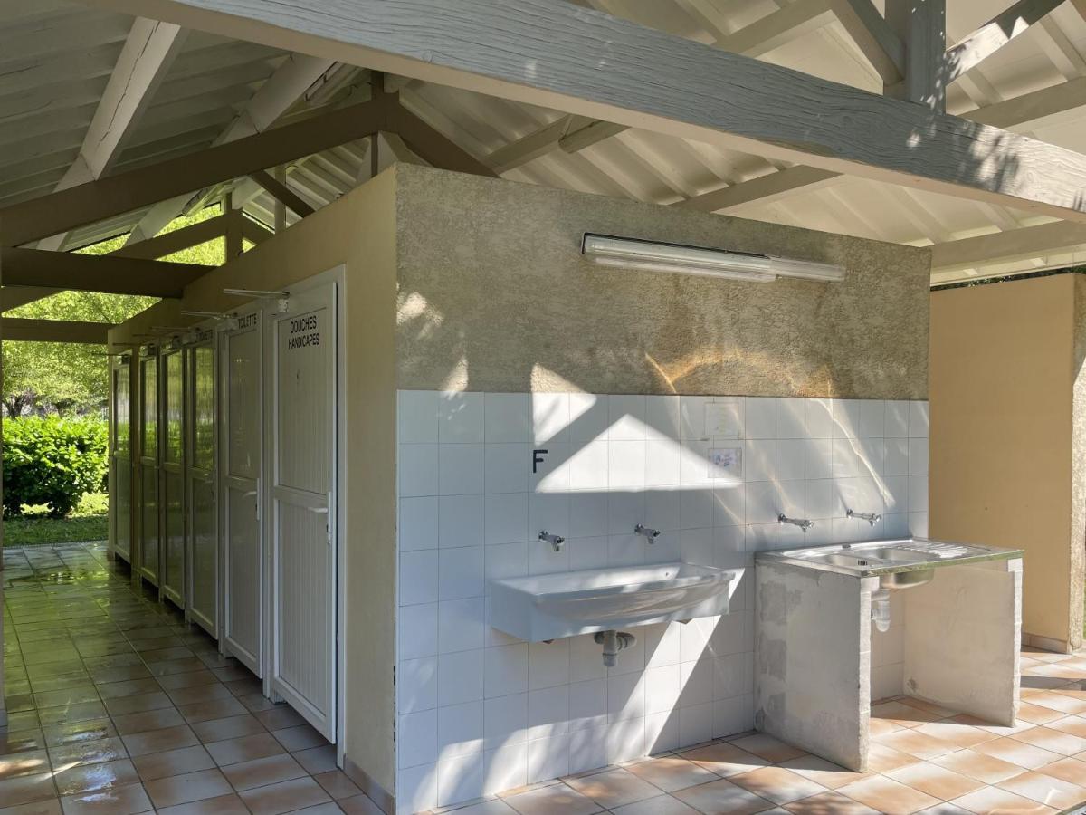Camping Le Jardin: Riverside Nature Retreat Lacaze Exterior photo